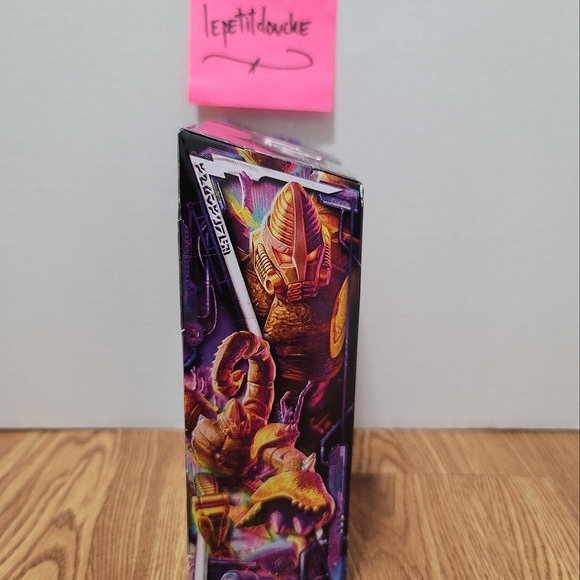 Hasbro Transformers Legacy Deluxe Class Sandstorm Action Figure - F4780 - Picture 3 of 6